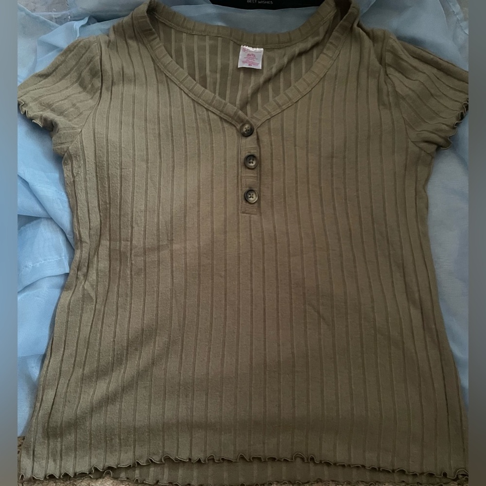 No boundaries- Size XL 15. Army green top
